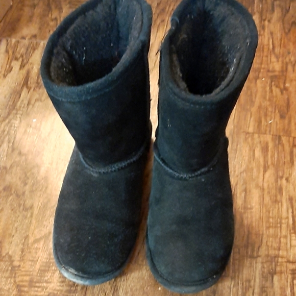 Girl's Black Bearpaw Boots - Picture 1 of 2
